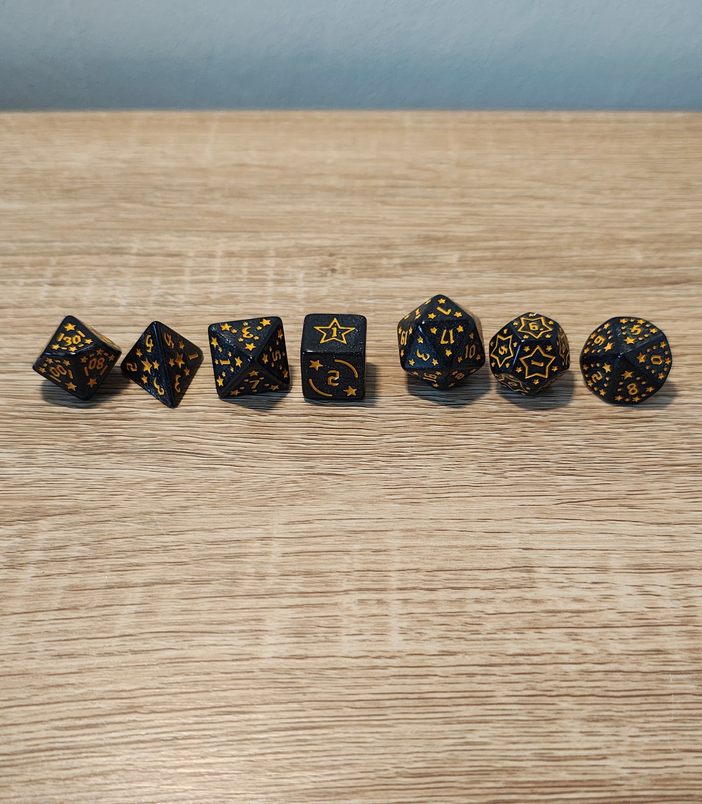Dice set Black and gold.
