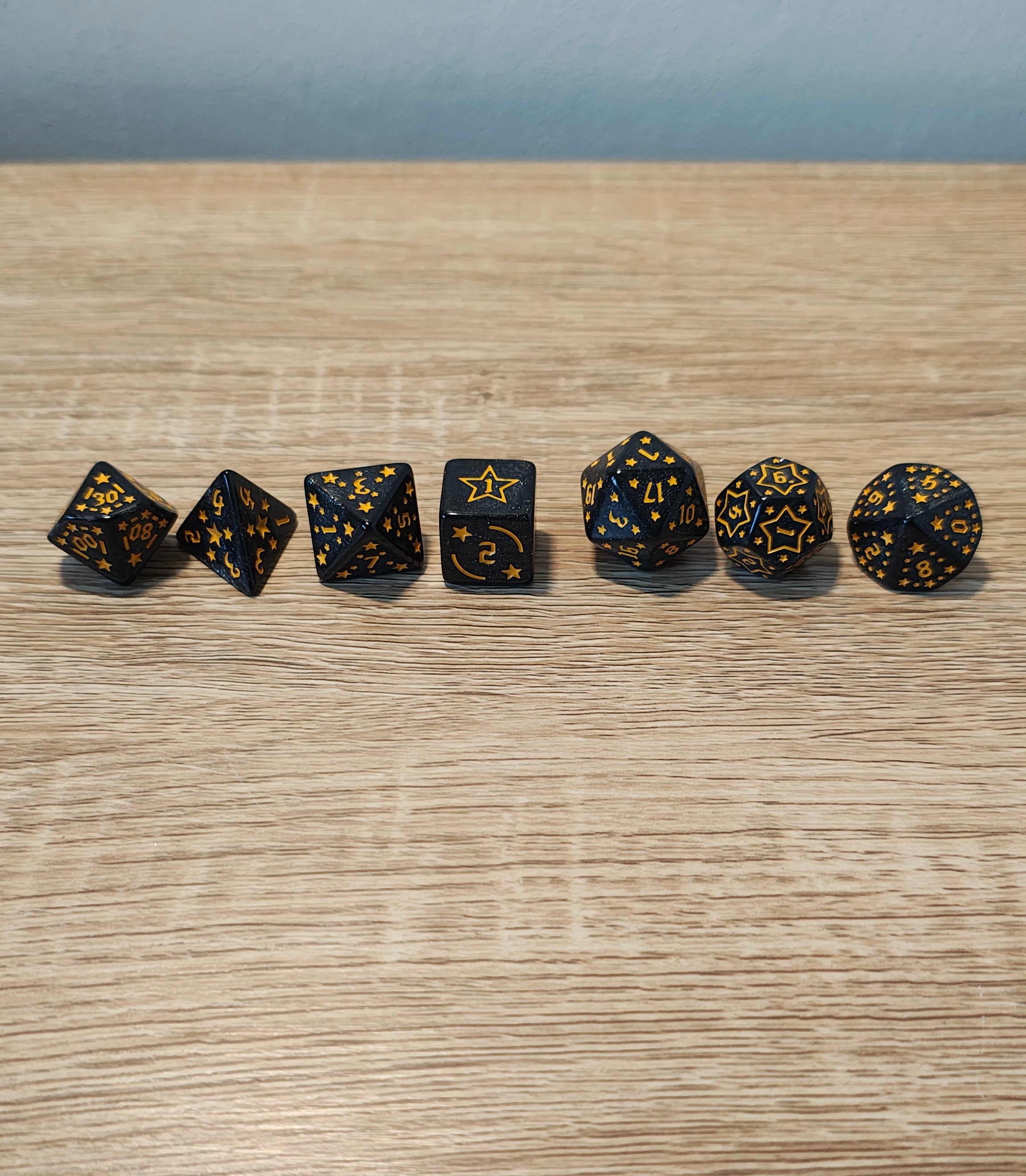 Dice set Black and gold.